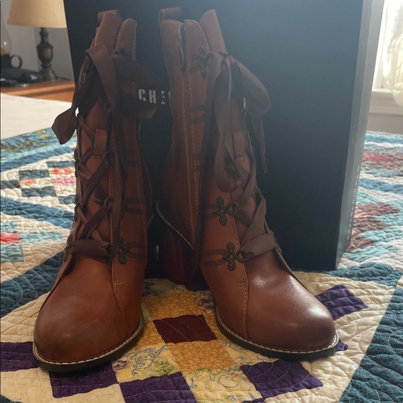 Chelsea Crew Tan Lace-Up Women's Boots - Picture 3 of 13